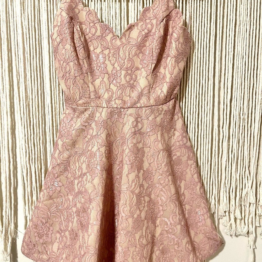 Francesca's Women's Sz Med Blush Pink‎ Scalloped Homecoming formal Dress - Picture 2 of 11